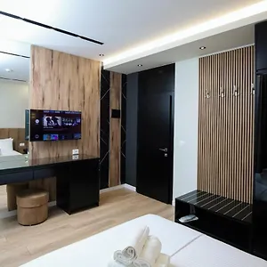 Hotel Three, Vlore